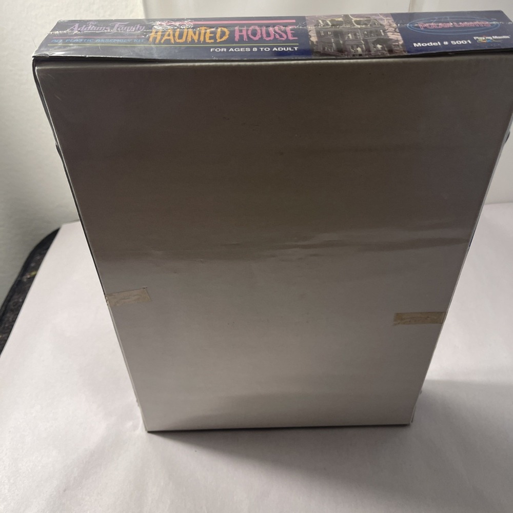 Polar Lights The Addams Family Haunted House with Ghosts Model Kit 5001 New - Picture 5 of 12
